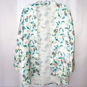 Violet & Claire Floral print satin Kimono size: L